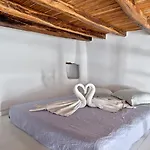 Lindo House Λεύκες